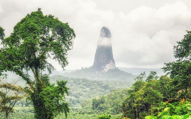 Pico Cão Grande: Nón núi lửa hình kim gần như không thể leo lên