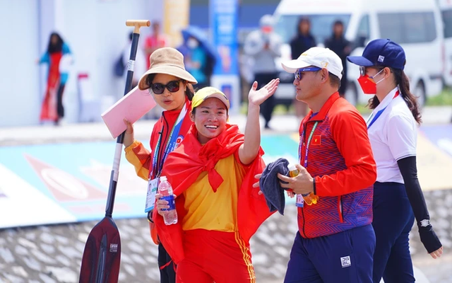 Nguyễn Thị Hương: Cô gái vàng Olympic canoeing nhưng biết đấu vật, đẩy gậy và chèo thuyền rồng
