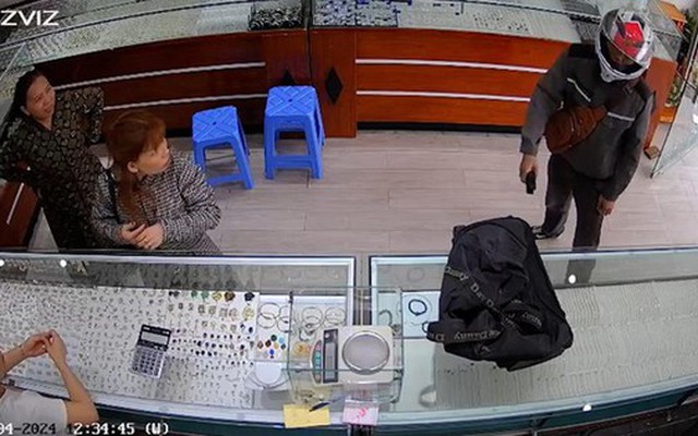 Nữ chủ tiệm vàng ở Phú Thọ kể lại giây phút đối mặt kẻ cướp cầm dùi cui