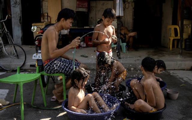 Đông Nam Á nắng nóng kỷ lục: Nhiệt độ cảm nhận chạm ngưỡng 53 độ C, người dân vật vã tìm cách chống chọi