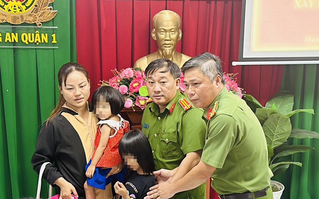 Mẹ của 2 bé gái mất tích ở phố đi bộ Nguyễn Huệ: "Bây giờ tôi mới như sống trở lại”