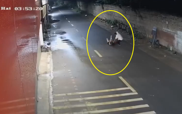 Camera ghi lại vụ cô gái bị gã đàn ông chém hàng chục nhát dao ở Sóc Sơn lúc rạng sáng