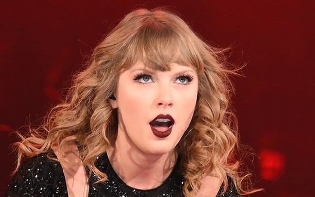 Hình ảnh gây phẫn nộ tại show Taylor Swift