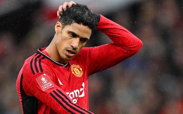 MU đột ngột chia tay Varane