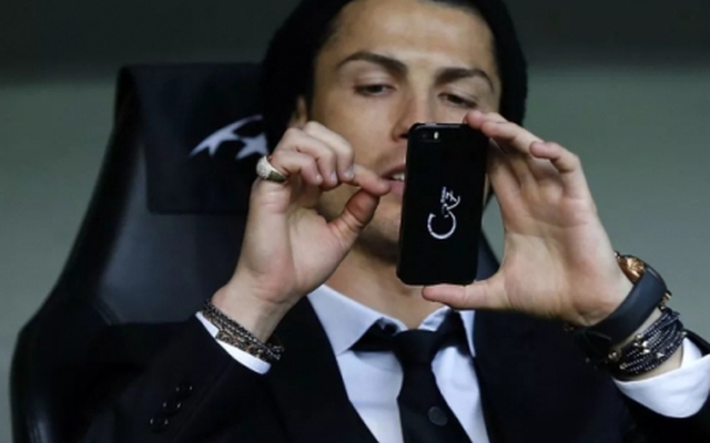 Quy tắc dùng điện thoại đặc biệt của Ronaldo: Nhất quyết không bắt máy nếu cuộc gọi sau 10 giờ