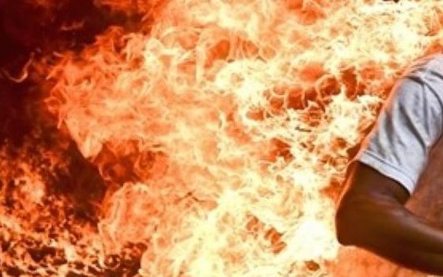 Người phụ nữ bốc cháy như đuốc trước khu nhà trọ ở Bình Dương