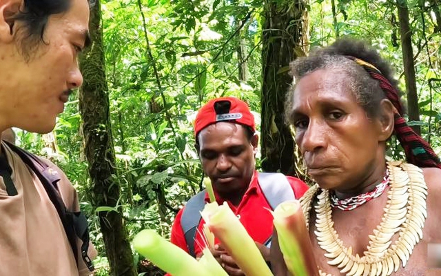 48 giờ sống cùng bộ lạc ăn thịt người, ẩn mình trong rừng rậm của "gã lang thang" người Việt