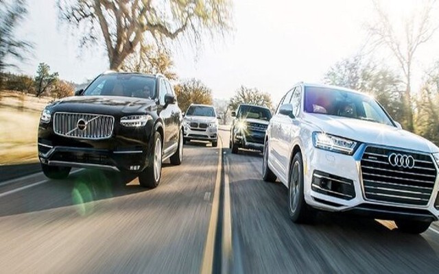 Sự khác biệt giữa xe đen và xe trắng