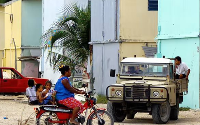 Thứ từ trên trời rơi xuống luôn bị mỉa mai là vô dụng bỗng trở thành báu vật, người dân nơi đây hóa giàu nhất thế giới "chỉ sau một đêm" nhưng đoạn kết buồn khiến nhiều người khó tưởng tượng