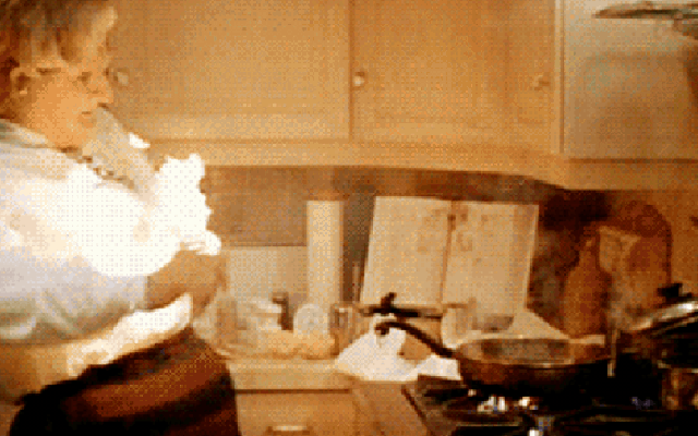6 việc gần như ai cũng làm trong bếp nhưng lại cực kì nguy hiểm, có thể gây cháy nổ