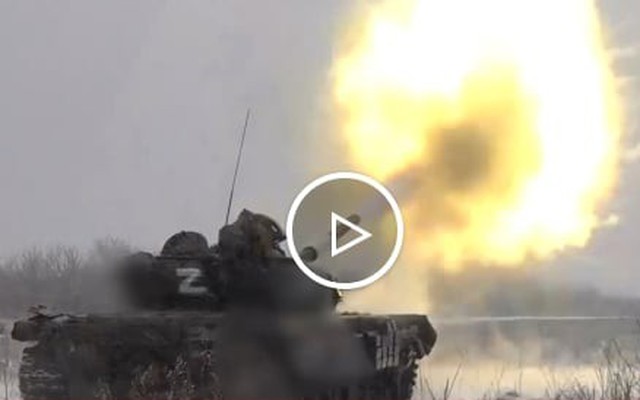 Video pháo binh Nga dội ‘mưa lửa’ ở Ukraine