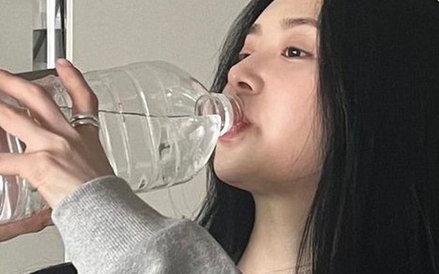 2 cách uống nước khiến thận chịu hành hạ mỗi ngày