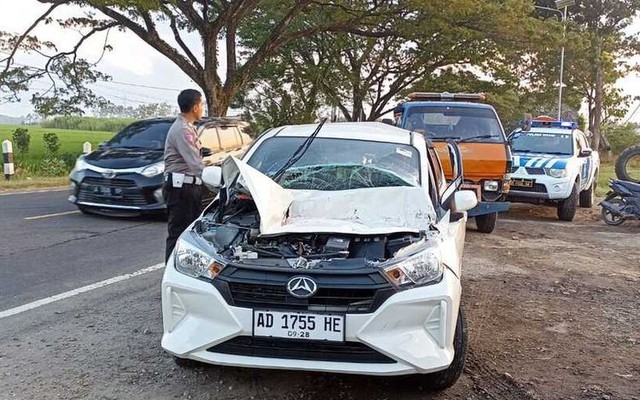 Bám đuôi xe tải, xe buýt để tiết kiệm xăng: Chuyên gia lên tiếng cảnh báo