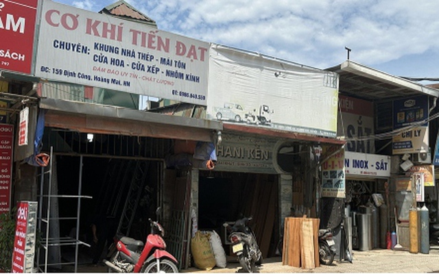 Cận cảnh nhà xưởng, nhà ở san sát trong ngõ sâu ở phố Định Công Hạ