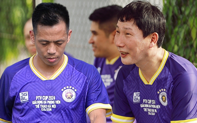 HLV Kim Sang-sik và Văn Quyết thành đồng đội, nhận "cái kết buồn" trong trận đấu tại VFF