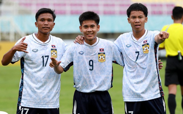 Tuyển Lào ngược dòng kịch tính, tạm vượt Indonesia để dẫn đầu bảng giải Đông Nam Á