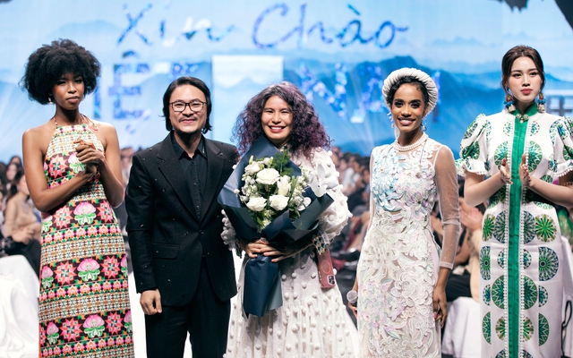 Đạo diễn Hoàng Nhật Nam hé lộ phía sau hậu trường show thời trang, khen Miss World 2019 hết lời