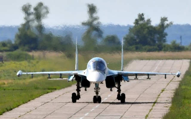 Oanh tạc cơ Su-34 được thử nghiệm ở chế độ không người lái

