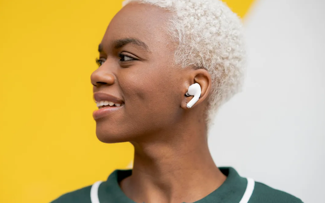 Đeo Airpods bị bẩn không khác gì 'nuôi' cả ổ vi khuẩn trong tai: Đây là cách vệ sinh headphone không dây hiệu quả nhất, người dùng nên thử ngay