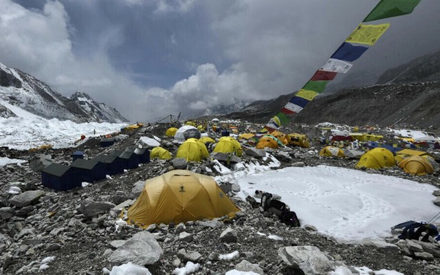 Phát hiện hơn 200 thi thể bỗng lộ ra trên đỉnh núi Everest: Nguyên nhân rất đáng lo ngại