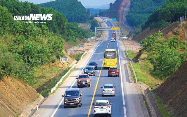 Lại kiến nghị cho xe tải nặng vào cao tốc Cam Lộ - La Sơn, Cục Đường bộ nói gì?