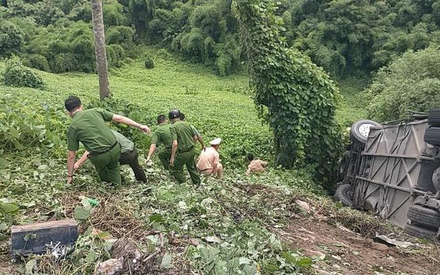 Xe chở khách đi du lịch lao xuống vực, 22 người nhập viện cấp cứu trong tình trạng hoảng loạn