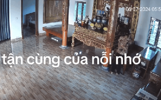 Tâm sự của người con xa nhà khi chứng kiến mẹ một mình quanh quẩn trước ban thờ khiến dân mạng rưng rưng nước mắt