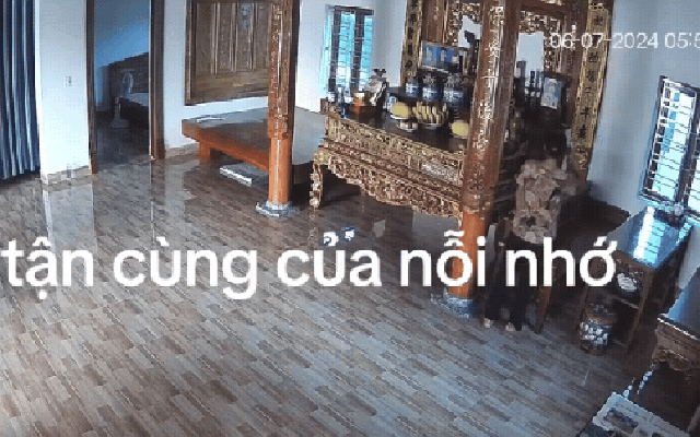 Tâm sự của người con xa nhà khi chứng kiến mẹ một mình quanh quẩn trước bàn thờ khiến dân mạng rưng rưng nước mắt