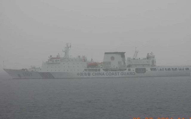 Philippines tố Trung Quốc điều tàu xâm phạm EEZ: "Quái vật" lớn gấp 3 lần tàu tuần tra Mỹ