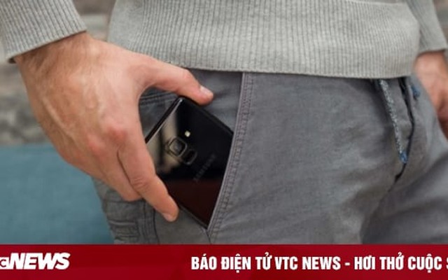 Nam giới để điện thoại trong túi quần có bị vô sinh?