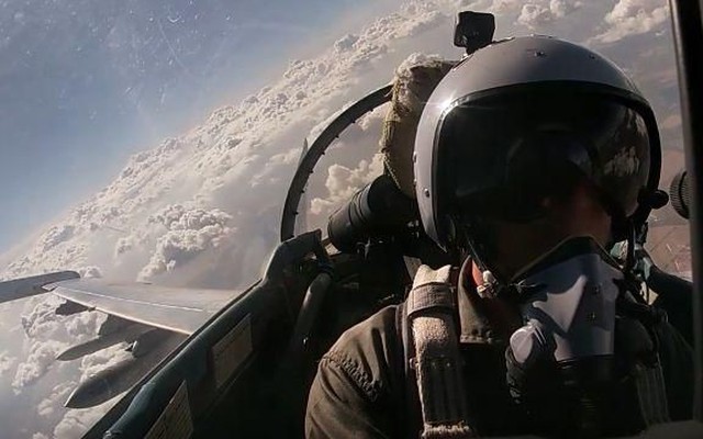 Phi công lái Su-35 đã mổ xẻ xong F-16