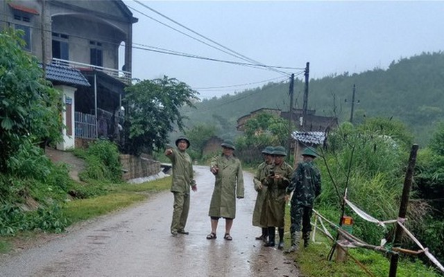 Khẩn trương sơ tán dân ra khỏi vùng nguy hiểm sạt lở đất ở Lạng Sơn