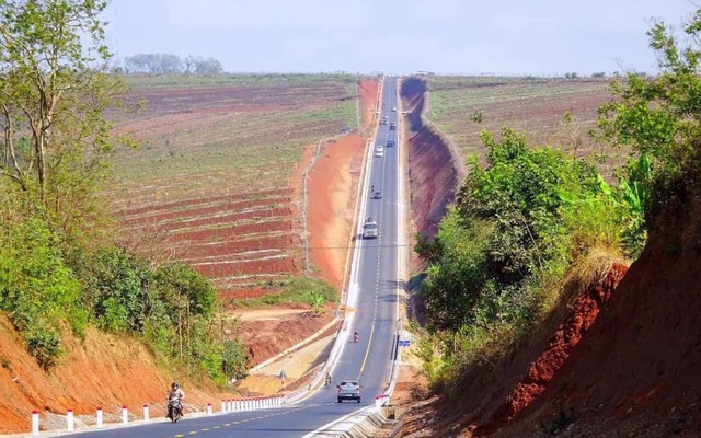 Phát hiện "con đường dựng đứng" ở Tây Nguyên, chưa đến 1km nhưng làm nhiều người nổi da gà khi nhìn thấy