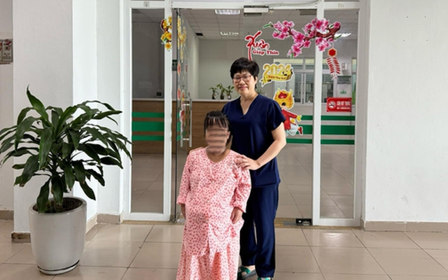 Người phụ nữ tí hon cao 1m30 ở Hà Nội sinh con gái nặng 3,5 kg