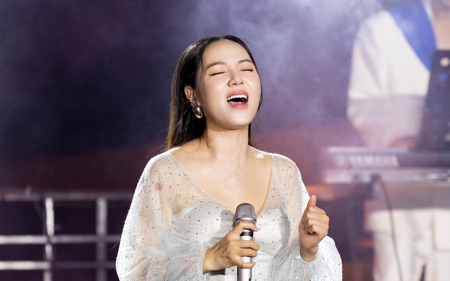 Nữ ca sĩ xinh đẹp từng biến mất khỏi showbiz: Còn trẻ đã mắc bệnh nặng, phải đền nhiều hợp đồng