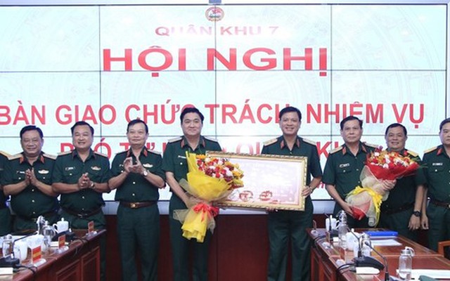 Bàn giao chức trách, nhiệm vụ Phó Tư lệnh Quân khu 7