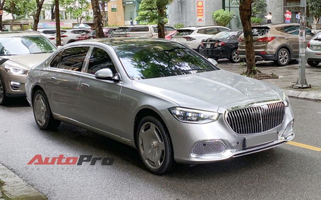 Mercedes-Maybach S 580 hàng hiếm lăn bánh trên phố Hà Nội: Giá khoảng 17 tỷ, màu độc, không bán chính hãng