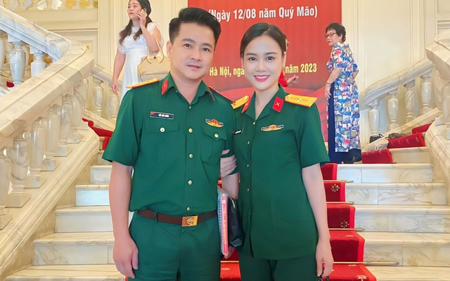 Nhan sắc vợ Thiếu tá kém 10 tuổi của nam NSƯT là Phó Giám đốc Nhà hát kịch nói Quân đội