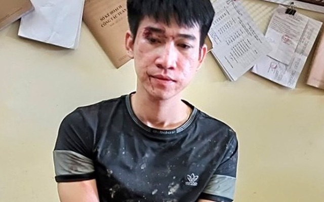 Mở thùng xốp trên tay nam thanh niên, công an phát hiện bí mật kinh hoàng