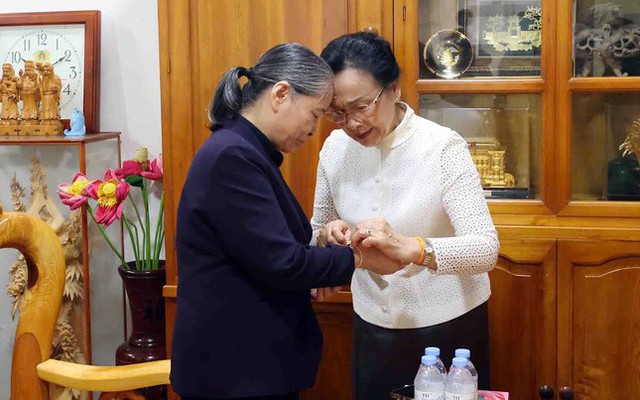 Phu nhân Tổng Bí thư, Chủ tịch nước Lào thăm Phu nhân cố Tổng Bí thư Nguyễn Phú Trọng