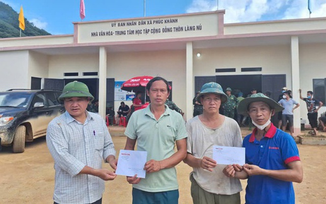 "Nhà có còn gì nữa đâu, người mất gần hết, còn mỗi bộ quần áo mặc trên người"