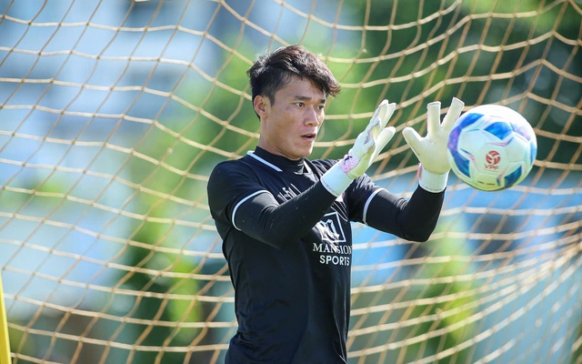 V.League đón "món quà đặc biệt" đạt chuẩn FIFA Quality PRO, sẽ là mối lo lớn cho các thủ môn?