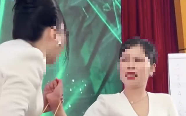 Xôn xao video "sếp búng dây chun" vào tay nhân viên vì thiếu nỗ lực