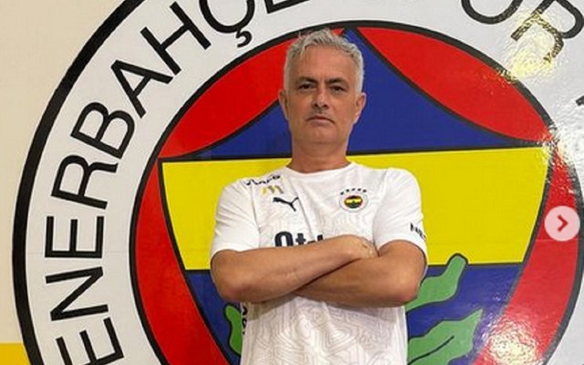 Tuyển Việt Nam có cơ hội đối đầu học trò cưng của Jose Mourinho