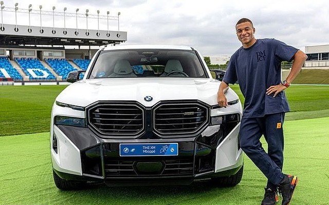 Chùm ảnh: Dàn sao Real Madrid được tặng siêu xe BMW