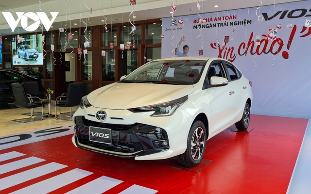 Nhiều mẫu xe Toyota nhận ưu đãi kép, giảm tiền mặt cộng ưu đãi 50% phí trước bạ