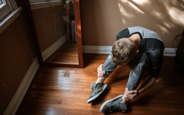 Nam sinh lấy nhà vệ sinh làm “không gian sống”, nguyên nhân đến từ 1 việc làm của bố mẹ