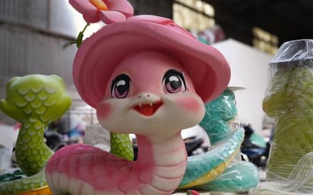 Bên trong xưởng chế tác linh vật Tết Ất Tỵ được hỗ trợ bởi cánh tay robot