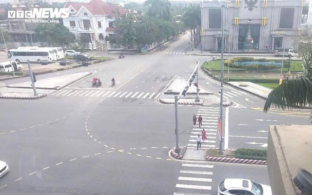 Từ năm 2025, đi bộ trên đường thế nào để không bị phạt?