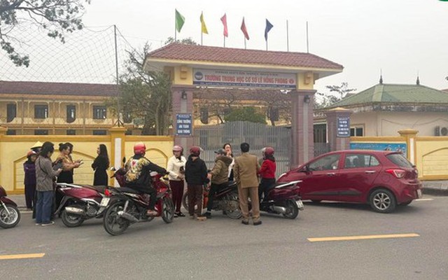 Nam bảo vệ tử vong trong phòng gác, toàn trường hủy họp phụ huynh cuối kỳ